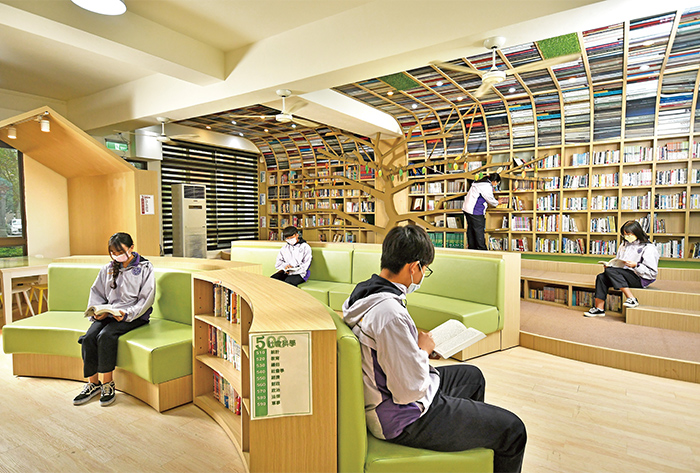 舒適的座位讓學生以最輕鬆的方式享受閱讀。