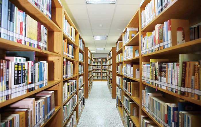 香光尼眾佛學院圖書館秉持共享的心態，開放民眾入館使用各項資源。