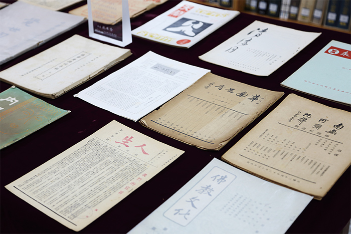 館內收藏了許多佛學期刊創刊號，是保留佛教珍貴文獻的中心。數位化是香光尼眾佛學院圖