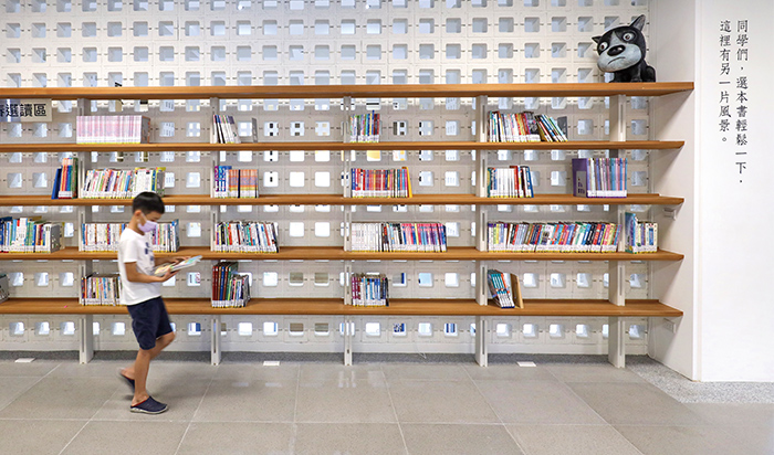圖書館的功能多樣，如同宜蘭的第二座文化中心。