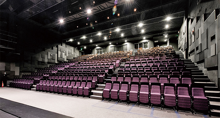 為提供優良的展演空間，設置劇場是市府與地方的共識。