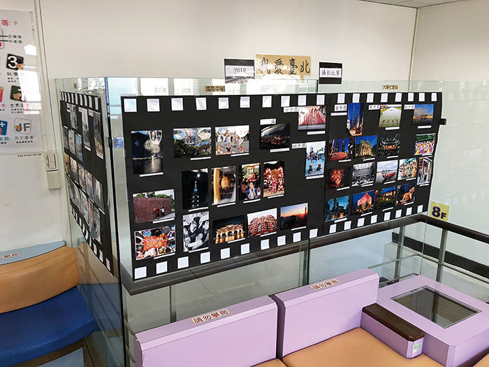 松山分館每年都以不同方式呈現年度攝影比賽得獎作品。圖為2018 年攝影比賽布展呈現。