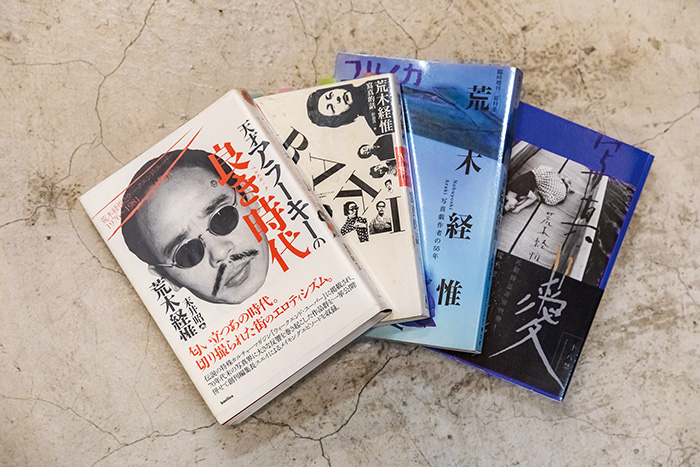 許多珍貴的日文書籍都有賴侯鵬暉協助帶回臺灣。