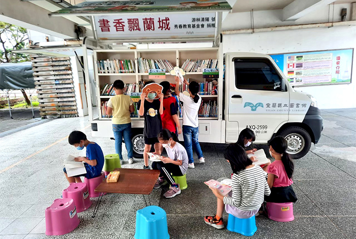 「游林清陽號」不只提供書籍，還有閱讀延伸活動。