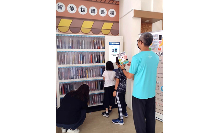 智能採購書櫃有效刺激民眾參與圖書館事務。