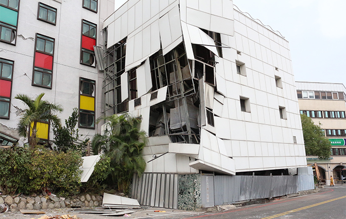 2018年花蓮縣近海地震，造成當地統帥飯店倒塌。