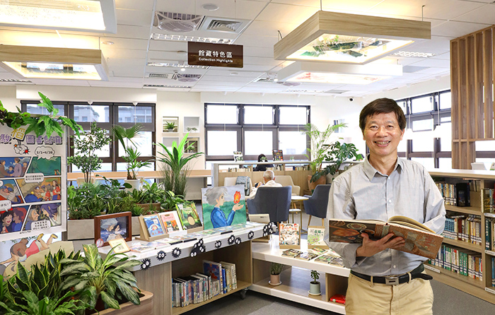 稻香分館主任賴坤玉歡迎大家到稻香分館品書香、賞美景。