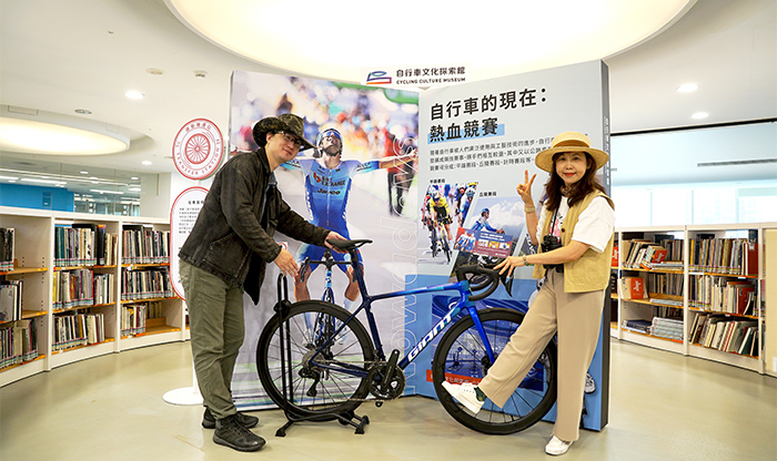 世界閱讀日以運動轉運，介紹自行車文化。