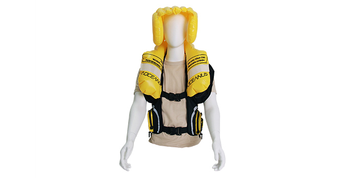 磯岩釣專用充氣式救生衣。