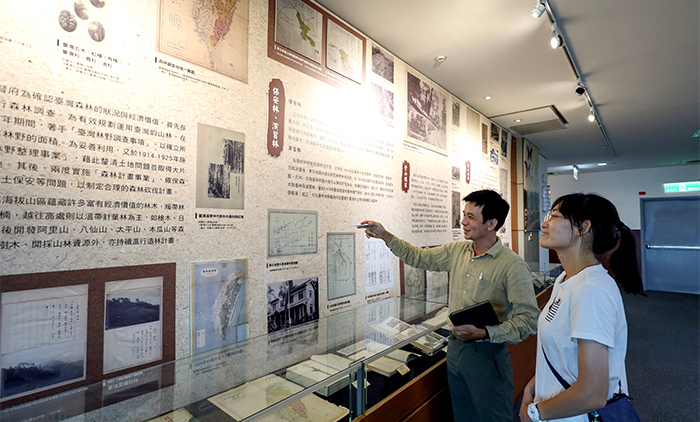 以展覽方式呈現臺灣的歷史文化，提供大眾參觀。
