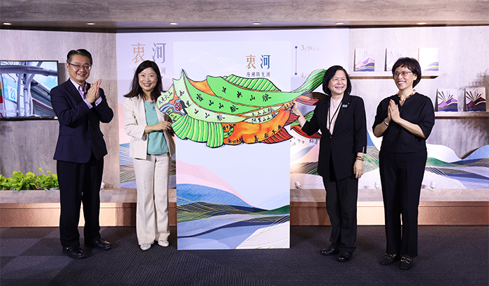 今年3月國臺圖與新北市中和高中共同舉辦「衷河：漫溯時光河」成果展。