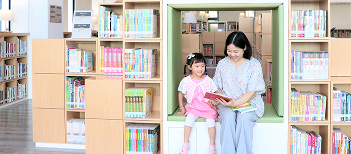 書櫃不僅是書的儲藏地，也是親子共讀的小天地。