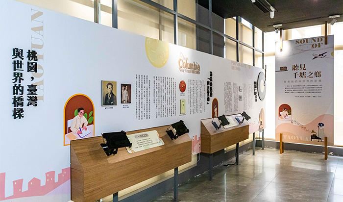 呼應館方的音樂特色，龍潭分館的展覽將閱讀與音樂結合。