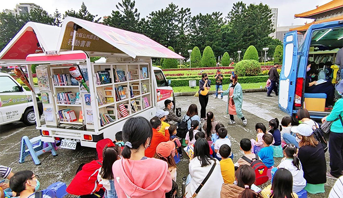 行動書車積極參加臺灣閱讀節活動。