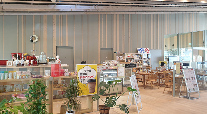 因應市民的需求而設置的圖書館咖啡廳「Cafe Gankodo」。