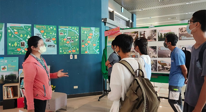 臺東大學圖書館2022新生圖資推廣導覽講座―走進綠色國際大學裡的金字塔。