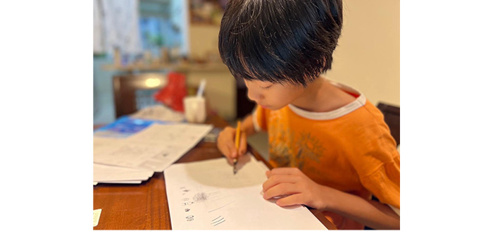 劉旭恭一家人有時會一起討論作品或共同創作。