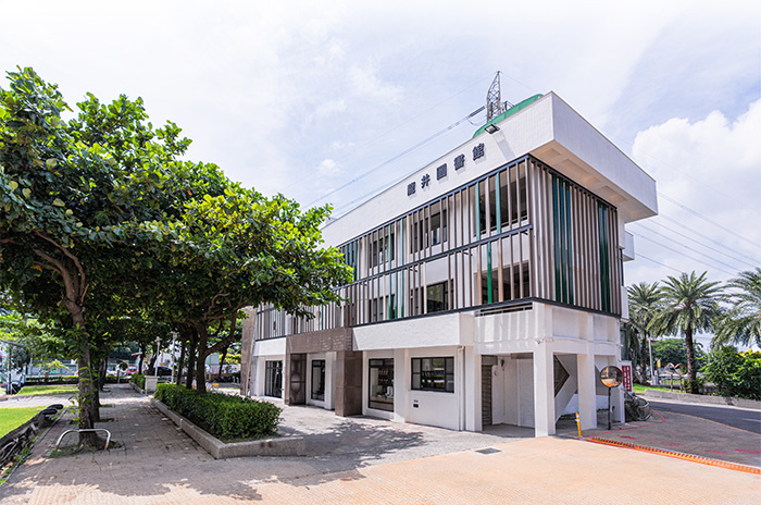 龍井分館於2024年8月25日重新開幕與讀者們見面。