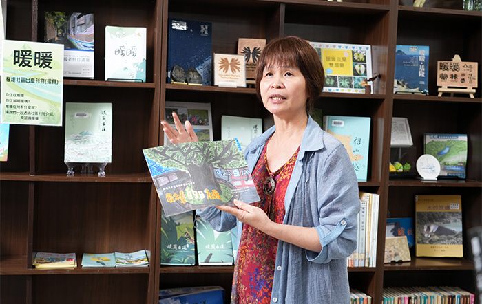 暖暖分館、暖暖親子館與基隆市暖西非營利幼兒園合作，出版在地繪本，帶領孩子認識自己居住的社區。