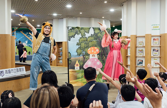 「國際繪本中心趴踢Time」透過10場特別的展覽及活動，歡慶高市圖十周年生日。
