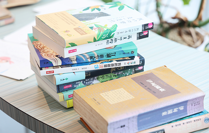 林格倫名作《強盜的女兒》、史坦貝克的《伊甸園東》等書是張友漁寫作路上的啟蒙導師。