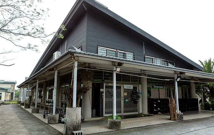 坐落於園區一隅的屏東縣原住民vusam圖書館，透過閱讀之窗，為部落孩童敞開通往知識的道路。