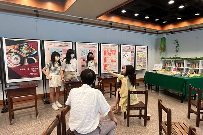 李佩蓉以情境式教學讓閱讀逐漸融入青少年的日常。