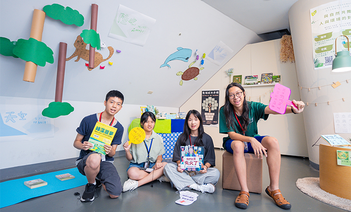 策展實作課程培養青少年思考、溝通與團隊合作的能力。
