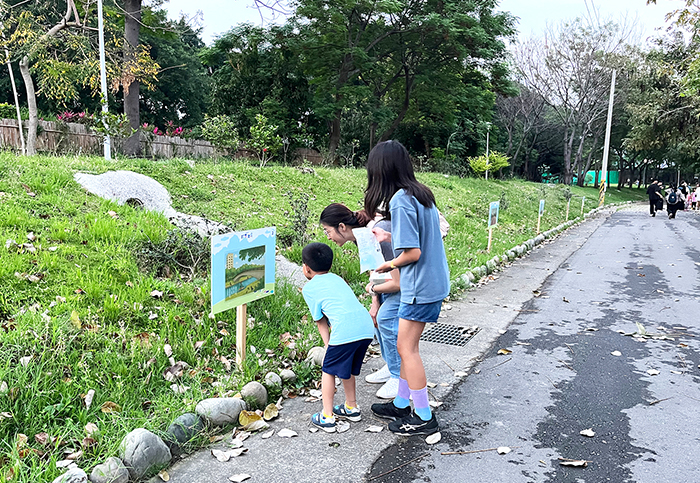 陳東玉與宋慧筠合作推行「故事漫步」。（攝影／曹孟涵）