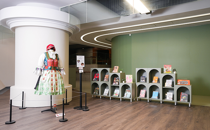 捷克典藏區開幕特展豐富多元的展品，構築一個令人身歷其境的文化體驗空間。