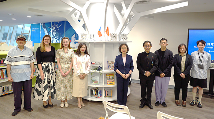 捷克典藏區揭牌儀式與會貴賓合影。