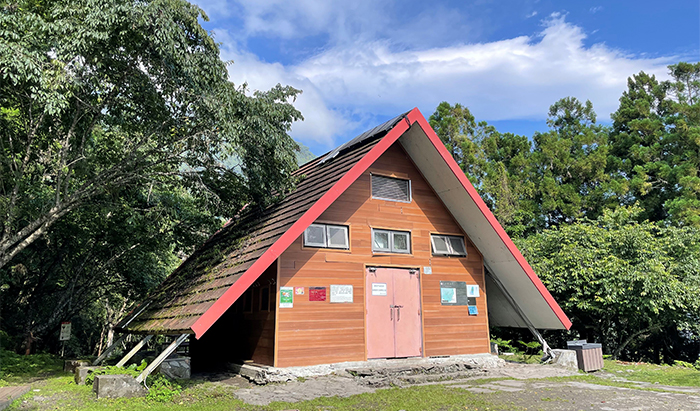 位於花蓮縣卓溪鄉的瓦拉米山屋。