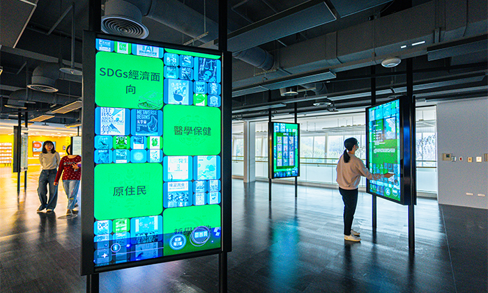 「行動閱讀Login」讓讀者在螢幕上自由查找及體驗。