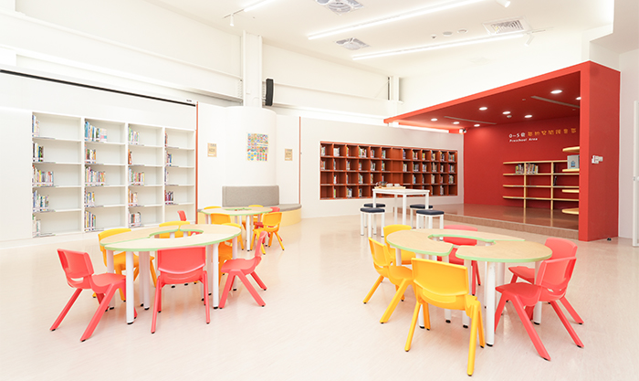 分齡規劃的閱讀區，從童趣圖書到深度閱讀，讓各年齡層都能找到屬於自己的節奏。