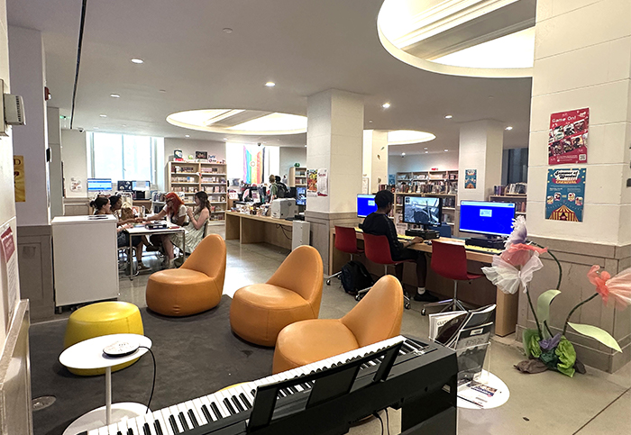 青少年區設有電動區及音樂表演區，讓青少年可以自由交流。