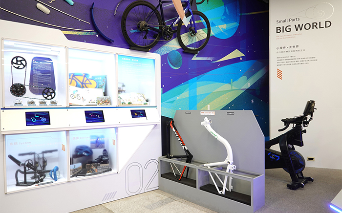 現場展示多項自行車零組件，並設置室內騎行臺及互動體驗區。