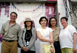 左一，密蘇里大學亞洲語言暨文學中心主任Joseph R. AIIEN教授，左二，武藏野藝術大學講師。嘉藤笑子女士。左三，漢城大學教師文貞姬女士。右一，獨立策展人，Mary Jane Jacob女士。