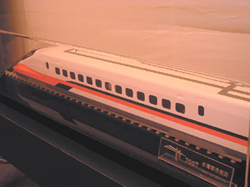 高鐵700T模型具流線與時代感