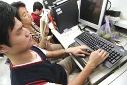 淡江大學開發「盲用電腦中文點字系統」後，使盲用電腦中文化。