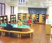 開放的使用空間，吸引兒童及上班族使用圖書館