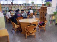 營造方便的閱讀環境，是圖書館經營者的重要課題。(涂月華攝)