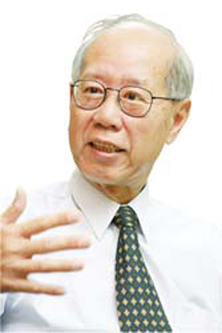 郭為藩先生曾擔任前教育部長、文建會主委