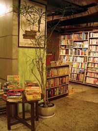 蔡漢忠與朋友合資的另一間舊書店「墨林」也以溫暖空間為出發