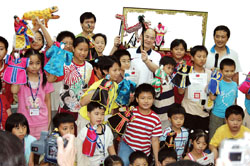 「兒童布袋戲研習營」傳承傳統藝術也培養藝術鑑賞能力(桃市圖提供)