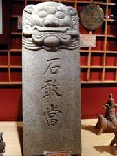 不同材質的藝術作品,將信仰與工藝融合為一。