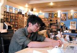 「貓哥」林群談起開店挫敗歷程，感慨萬千。
