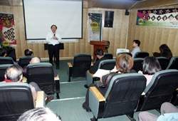 鄭兼代副館長慕寧主持。(國中圖提供)