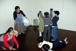 以「說與演」誘導，讓孩子享受閱讀的樂趣。