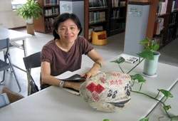 志工媽媽打造清新的圖書館環境，為促進地方閱讀風氣加把勁。(李欣如攝)