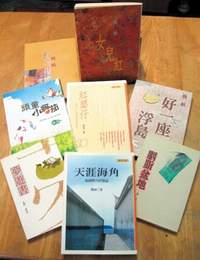 從簡媜作品不難發現她的創作軌跡。（劉玲君攝）